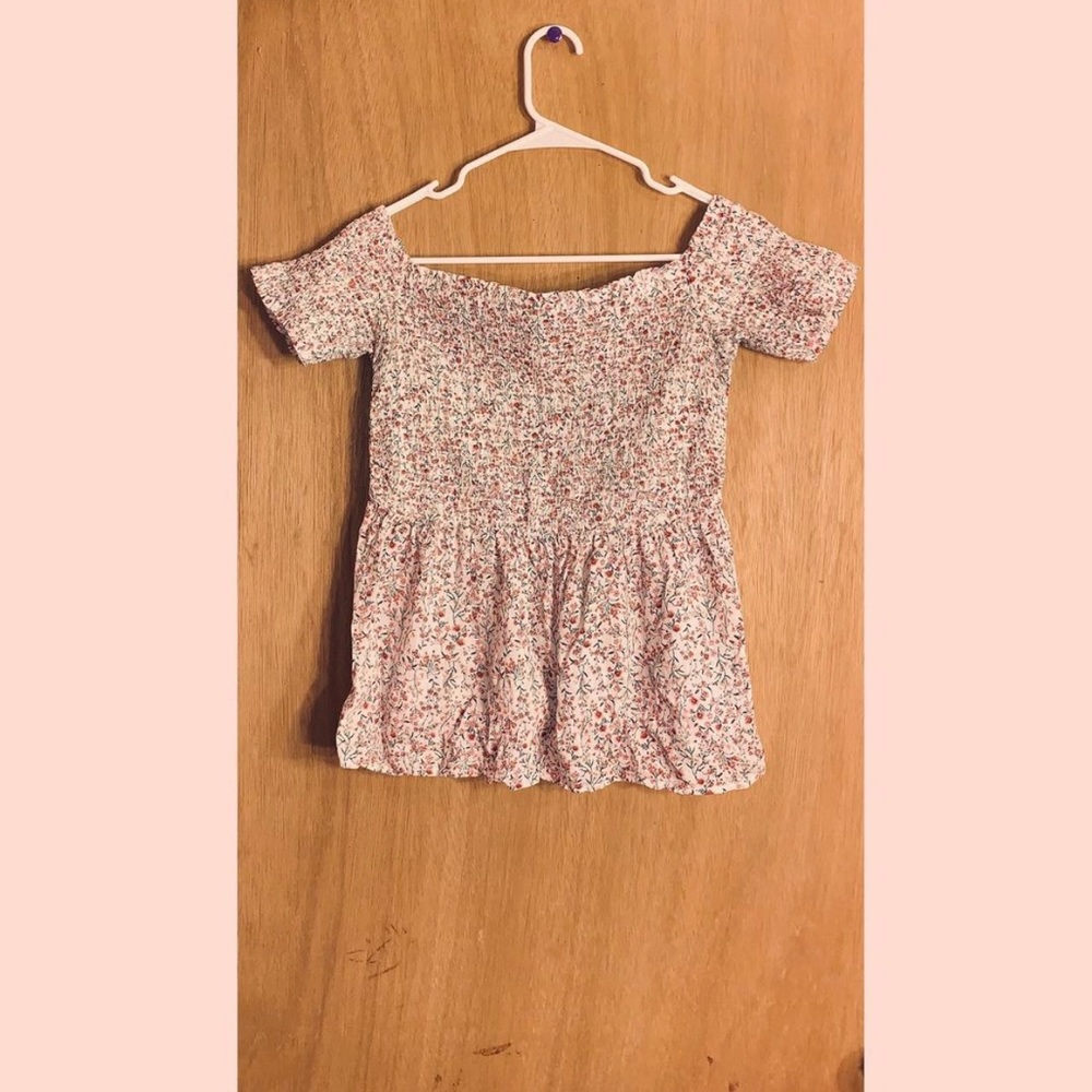 ✨ old navy off the shoulder floral top